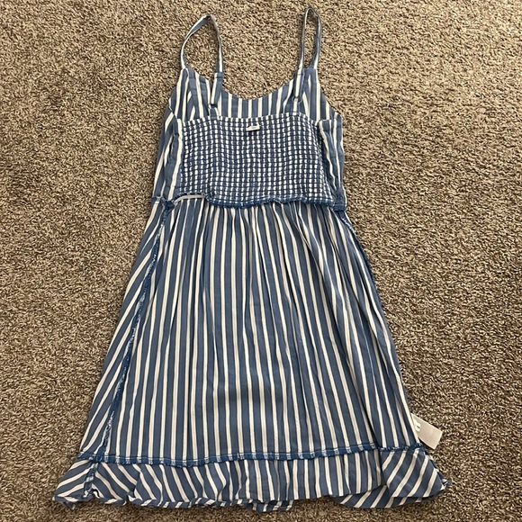 Old Navy Blue and White Striped Dress - Picture 4 of 5